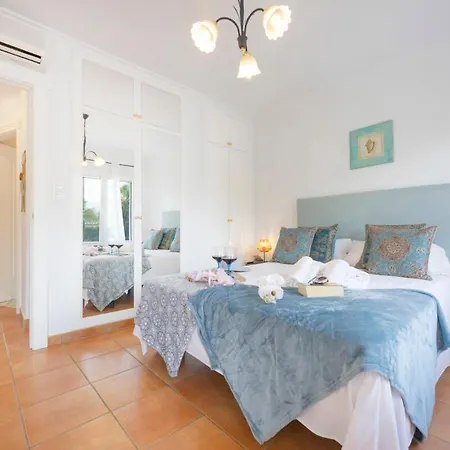 Duke - Plusholidays * Casas de Torrat